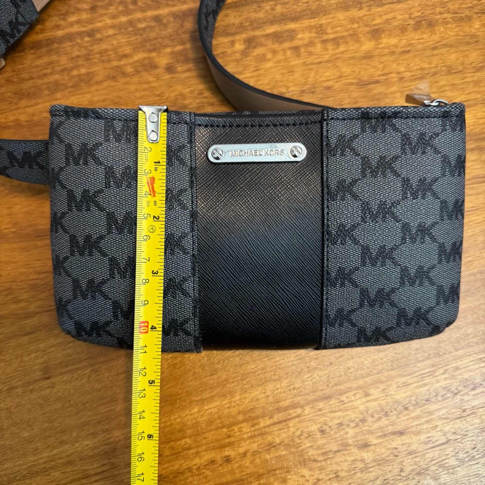 NEW! Michael Kors Women's Belt Bag - Picture 4 of 8